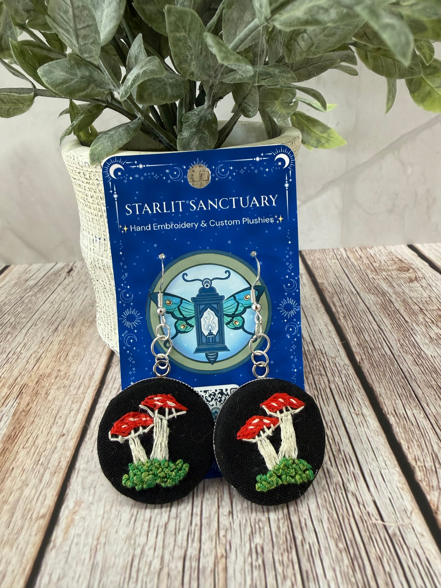 Embroidered Mushroom Earrings (red)