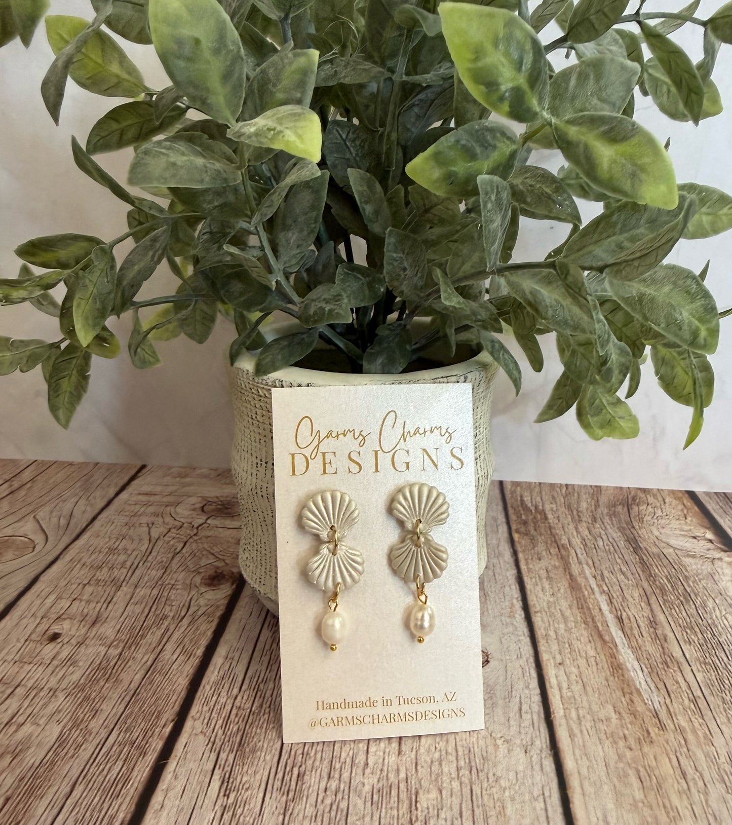 2 SeaShell Freshwater Pearl